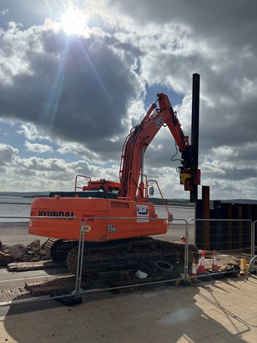 Steel piles being installed as part of Exmouth seawall repairs near Sideshore, April 2024.